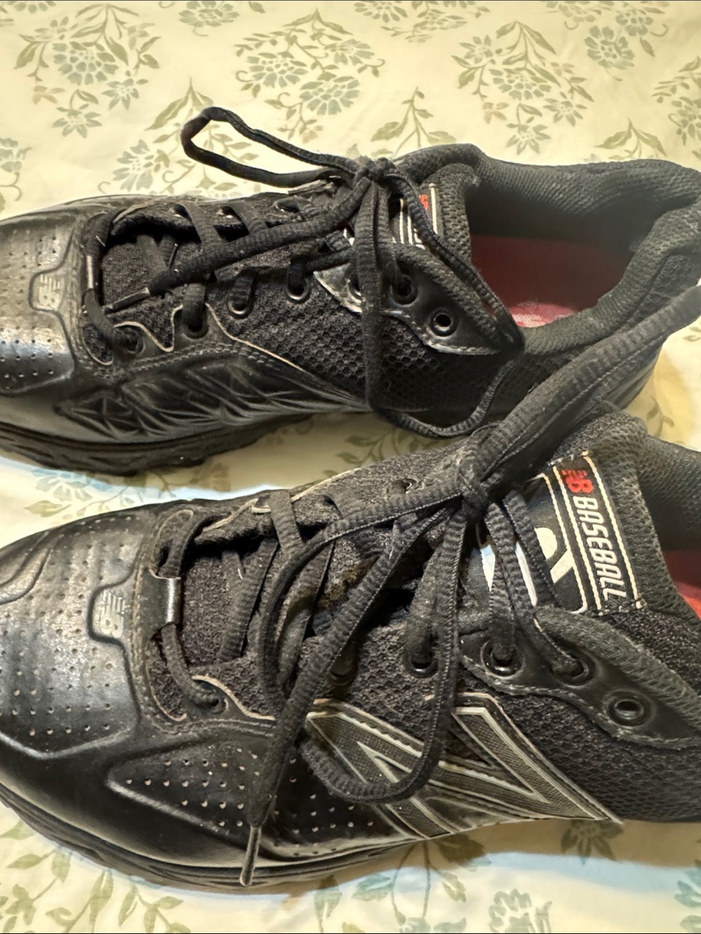 New Balance Men’s Black Athletic Baseball Shoes